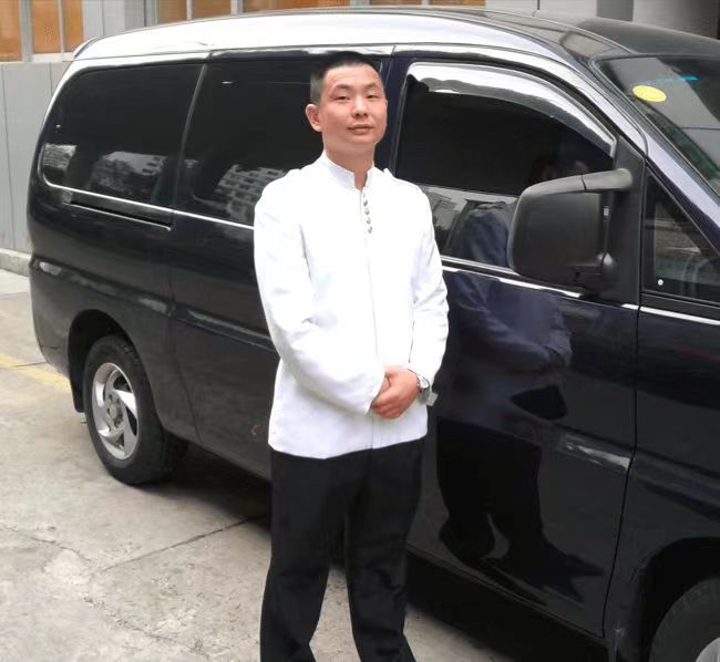 Zhuhai Minivan rental service